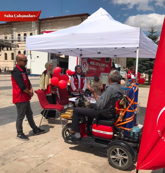 Mobil sosyal hizmet aracı Sivaslılarla buluştu