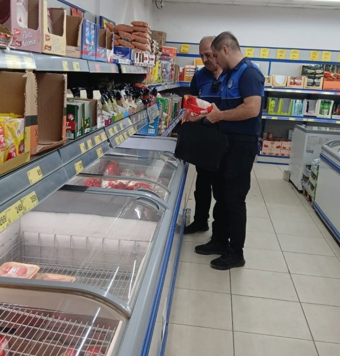 Koyulhisar'da zabıtadan sıkı denetim