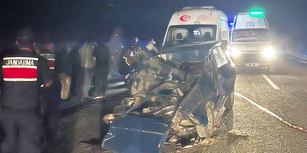 Traktörün römorkuna çarpan otomobildeki çift öldü