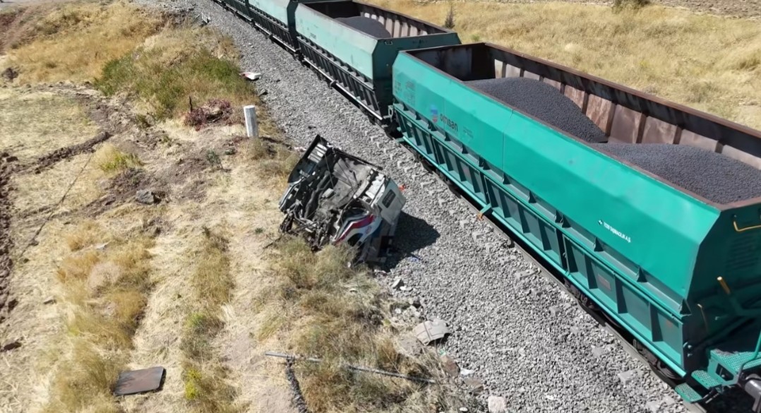 Sivas'tan Malatya'ya giden yük treni kaza yaptı