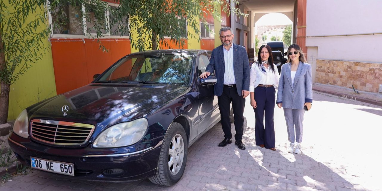 Erbakan'ın Sivas'ta bulunan aracını inceledi