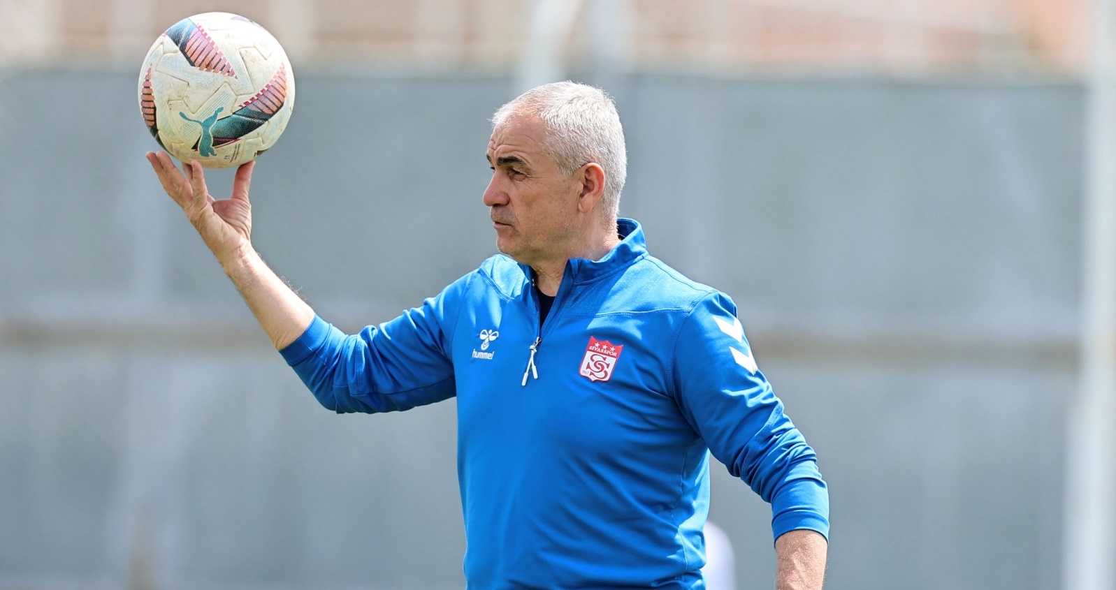 Sivasspor’un efsanesi zirveyi zorladı