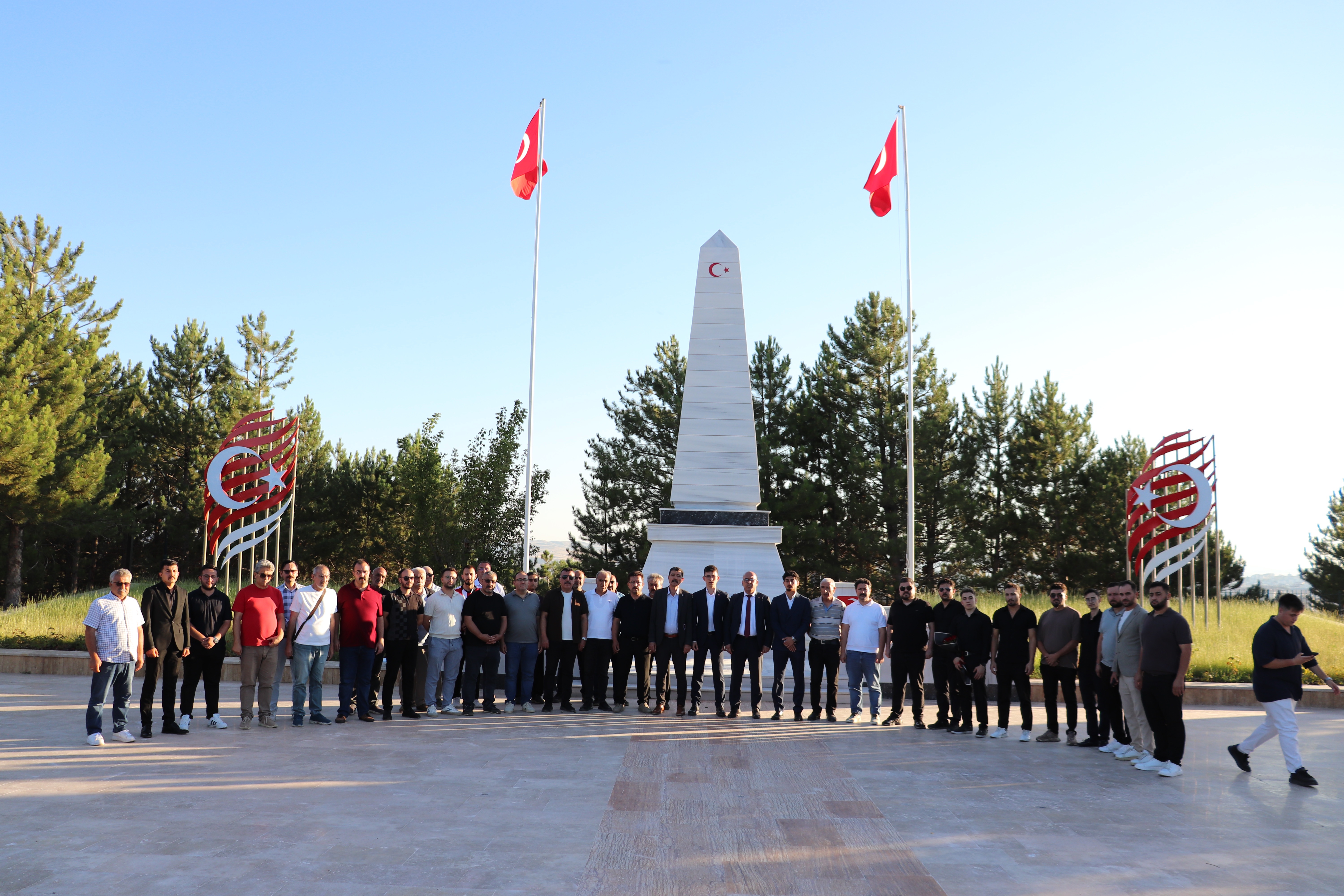 Sivas’ta şehitler için buluşup yasaya tepki gösterdiler