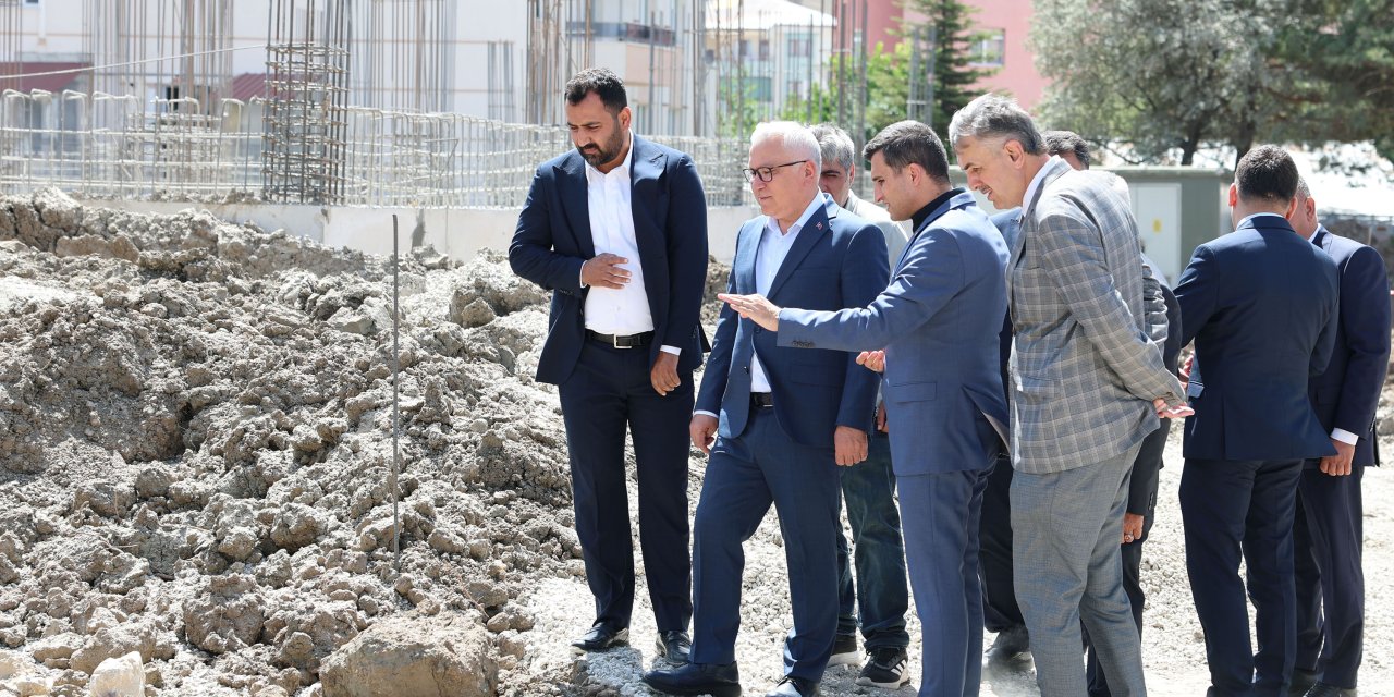 Sivas Valisi Şimşek sahaya indi, yatırımları inceledi