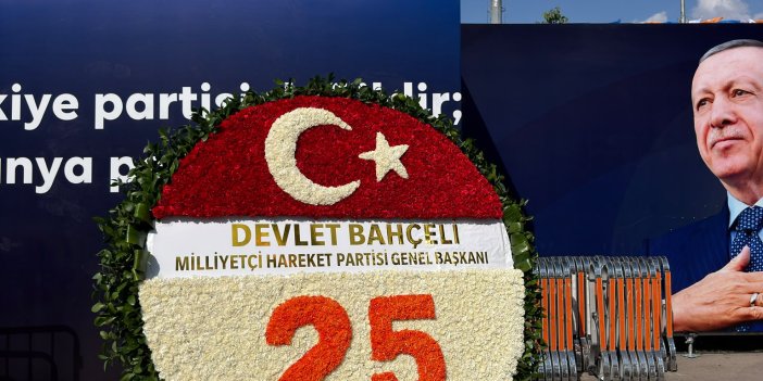 Devlet Bahçeli'den AK Parti'nin 25'inci yılına özel çelenk