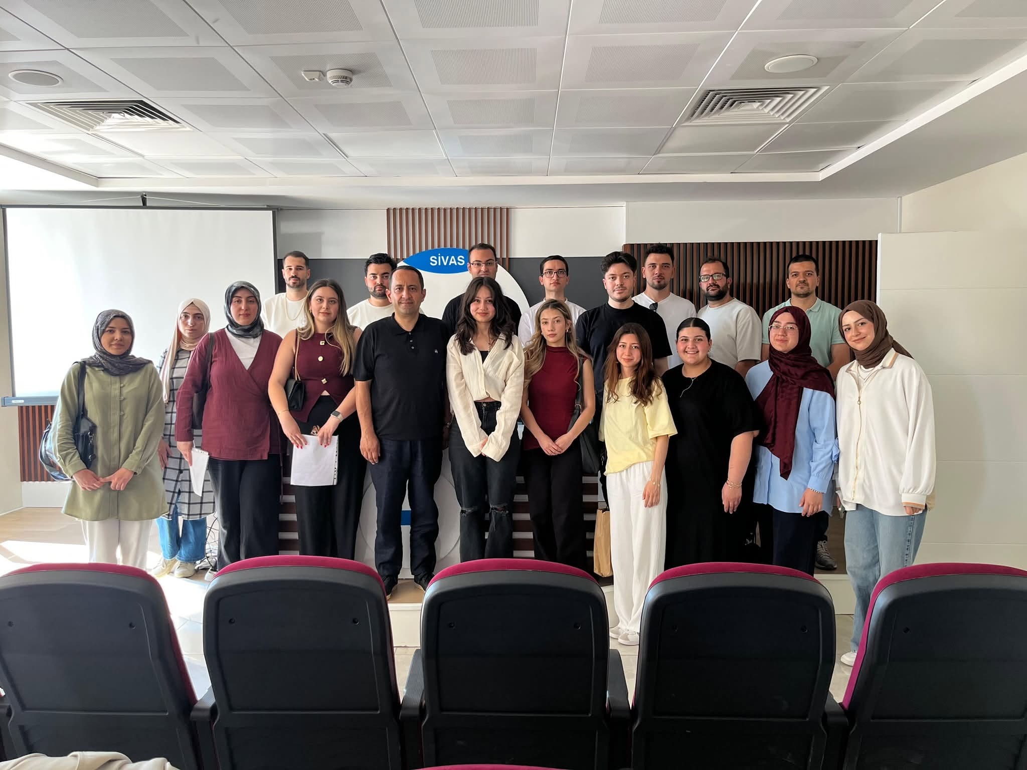 Sivas’ta 22 yardımcı eczacıya iş