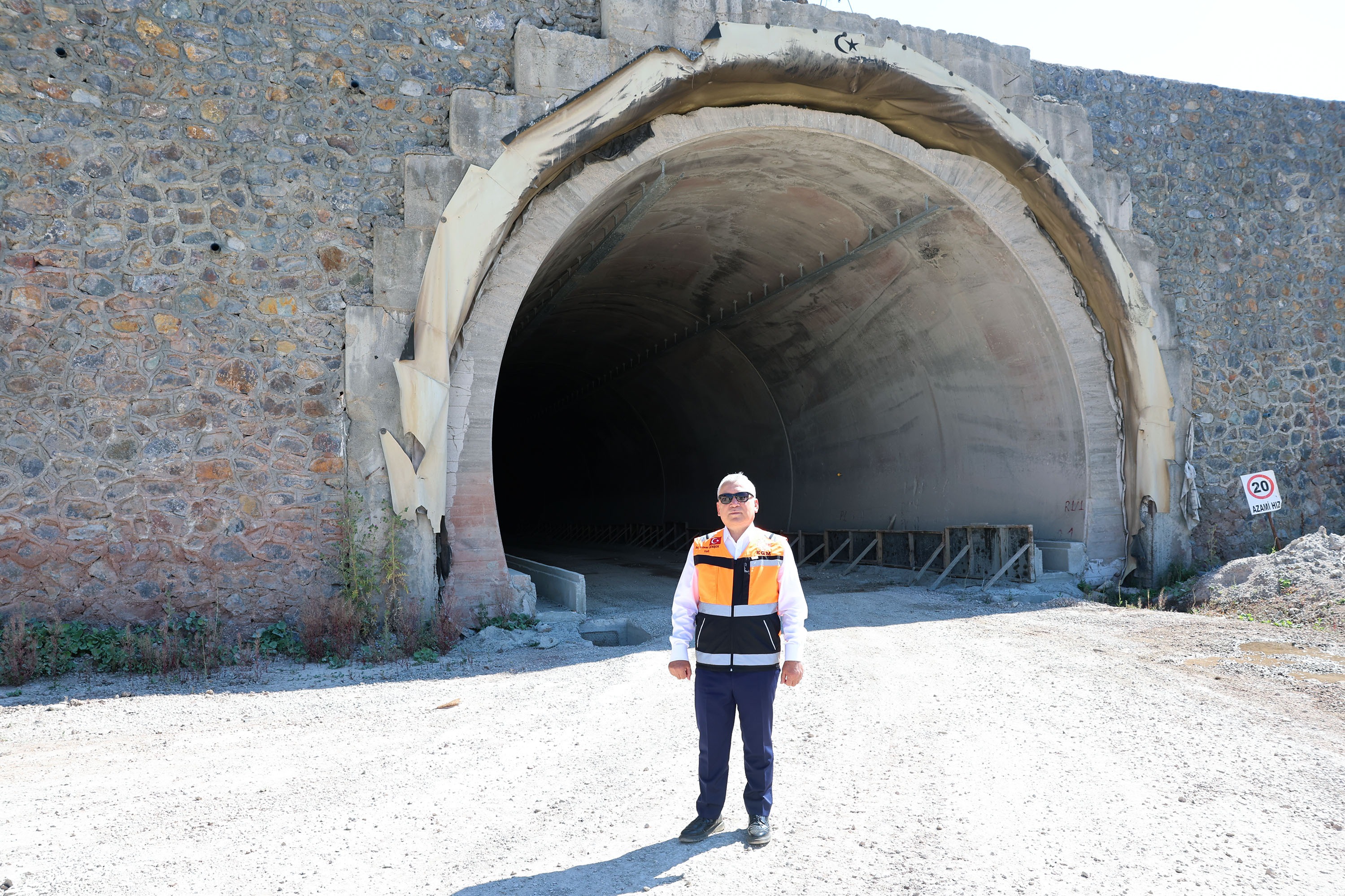 Vali Şimşek Açıkladı: Geminbeli Tüneli’nde Sona Doğru