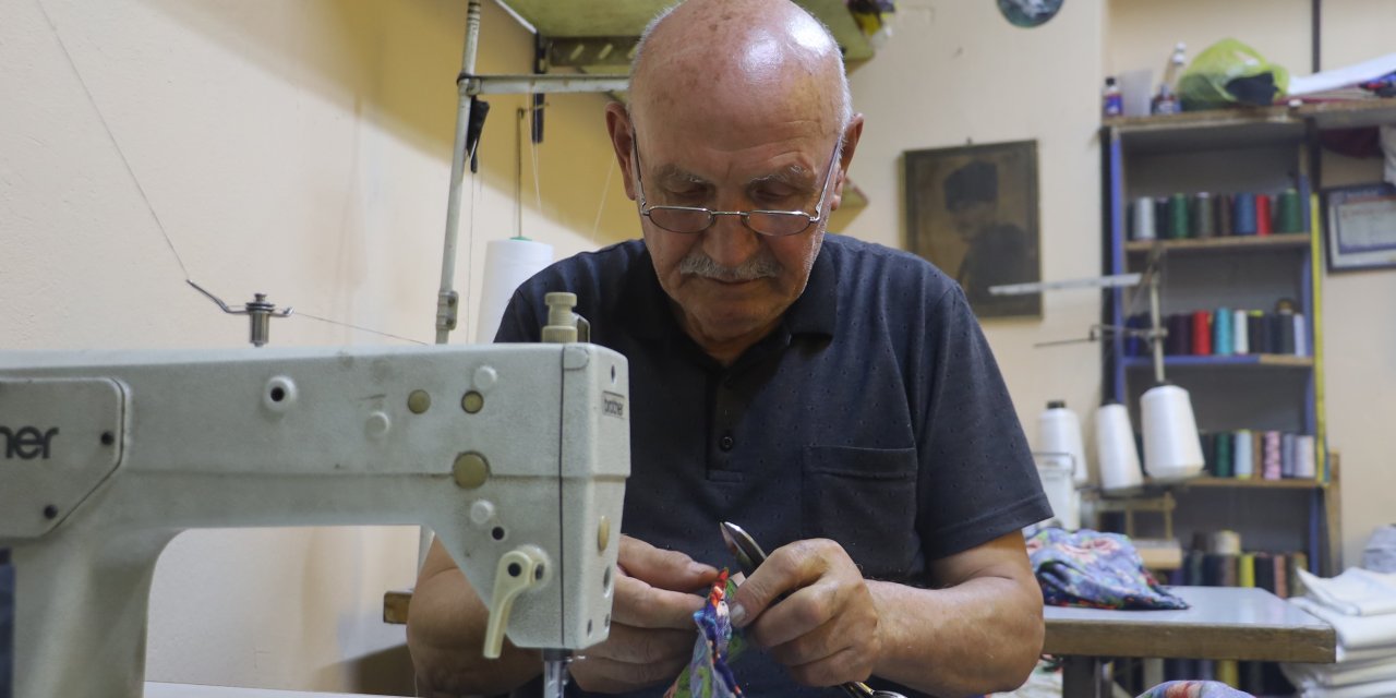 Sivas’ta 65 yıllık terzi: İnsanlar giydiğini bir daha giymek istemiyor