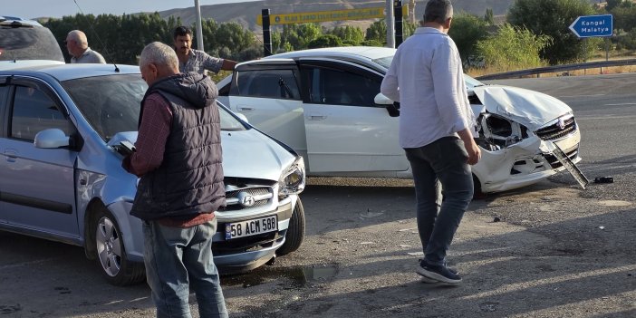 Sivas’ta üç aracın karıştığı kazada 7 kişi yaralandı