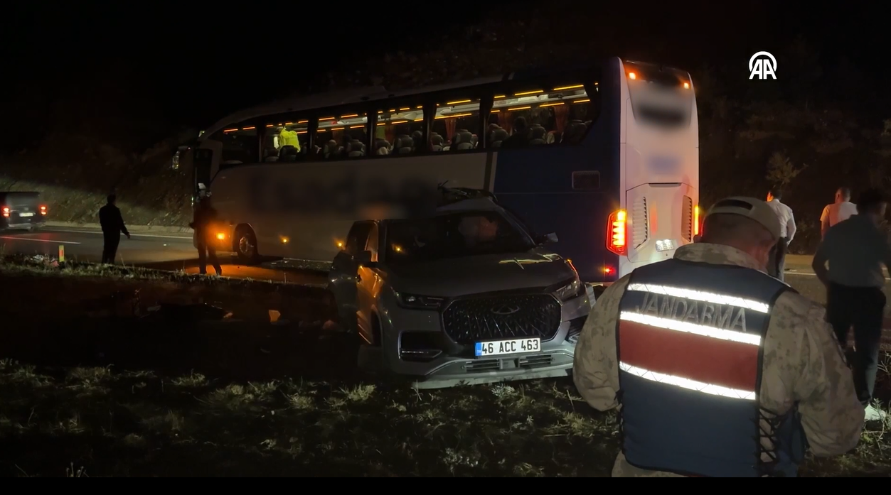 Sivas yolunda otobüs ile SUV çarpıştı: 7 yaralı