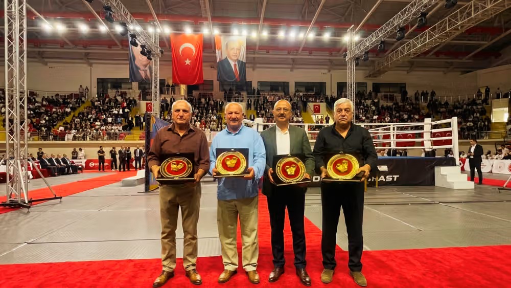 Sivas’ta boks camiasında vefa buluşması