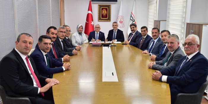 Sivas'ta spor altyapısına büyük yatırım! 15 projeye protokol imzası
