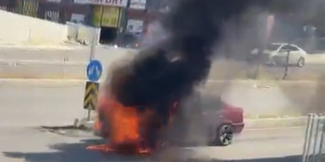 Seyir halindeki otomobilde yangın