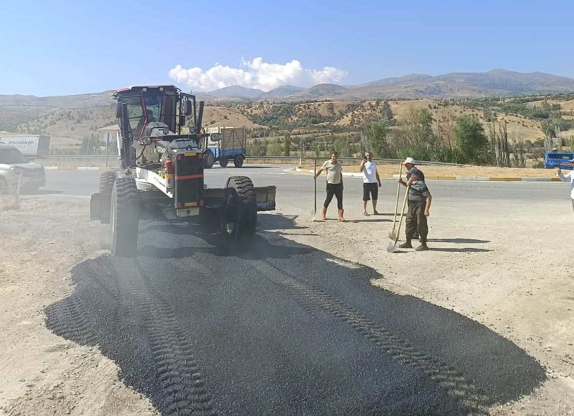 Akçaağıl Köyü yolunda bakım çalışması