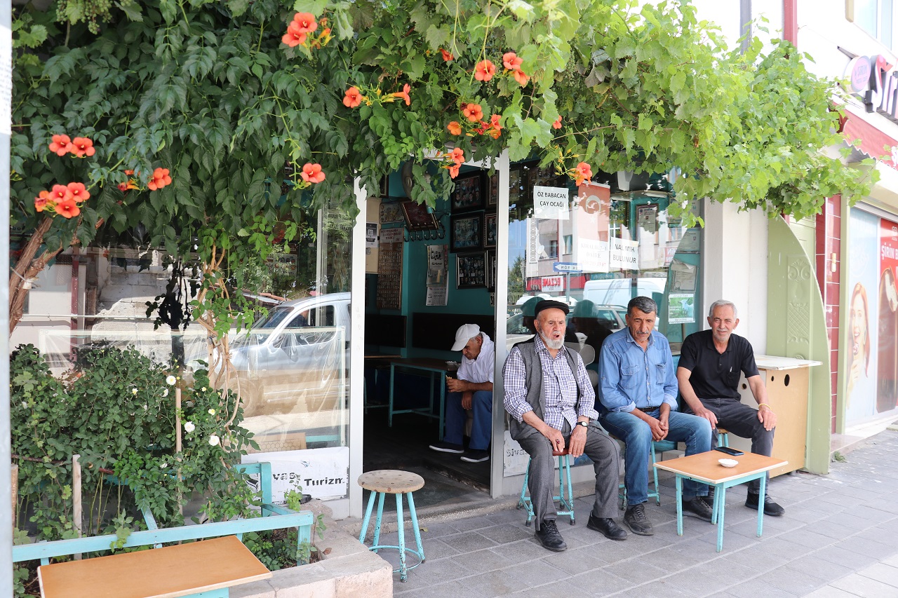 Sivas'ta bir çay ocağından 48 yıllık hayat hikayesi