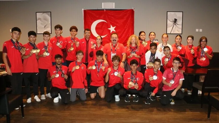 Milliler madalyaları topladı