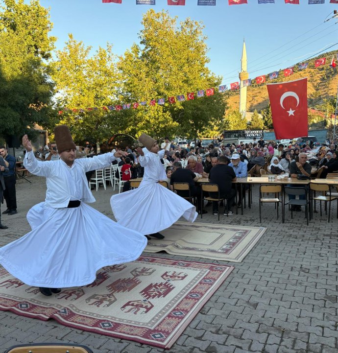 Sivas'ta köy meydanında geleneksel mevlit programı