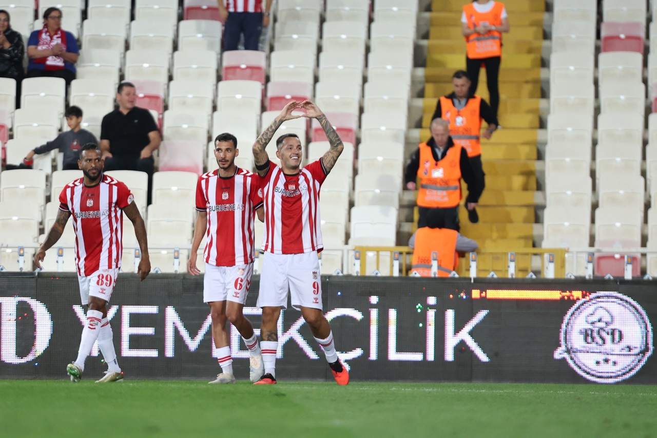 Sivasspor ilk yarıyı önde kapattı