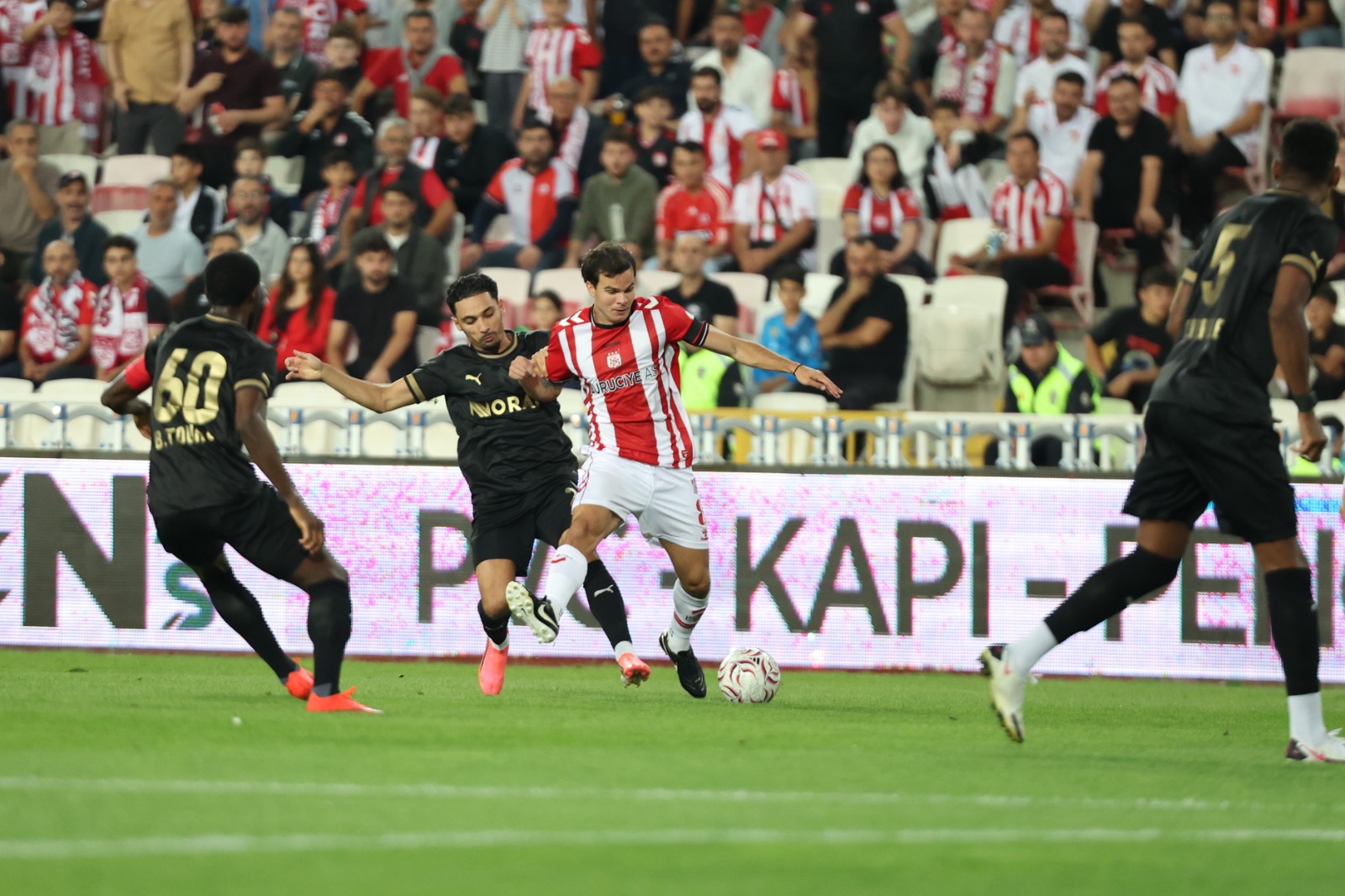 Sivasspor evinde Manisa FK ile 2-2 berabere kaldı