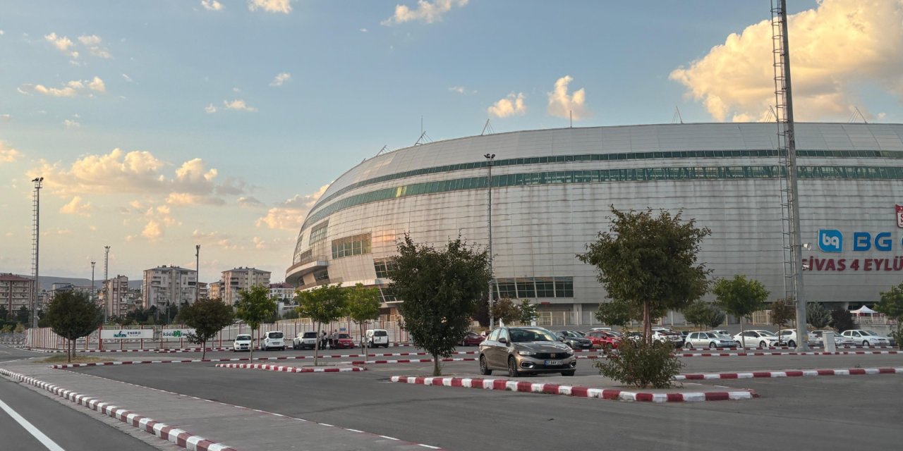 Sivas 4 Eylül Stadı çevresi renklendi