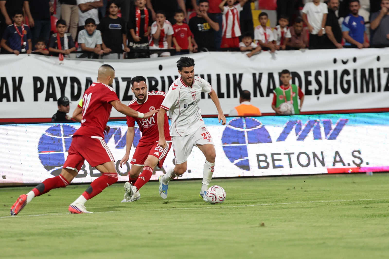 4 haftada galibiyet yok! Sivasspor’da Taşdemir tartışması