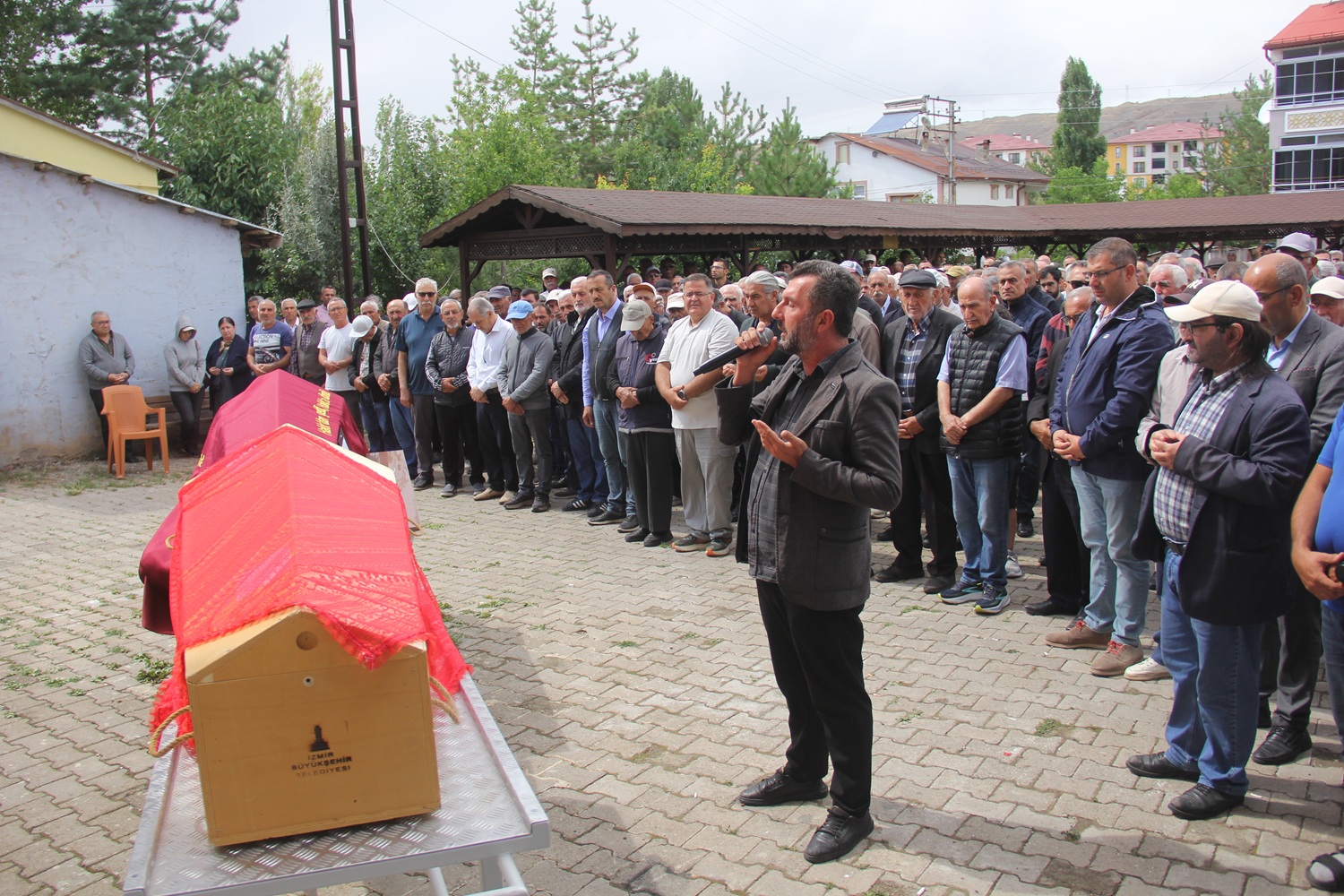 İzmir’de kazada ölen gurbetçi çift Sivas’ta toprağa verildi