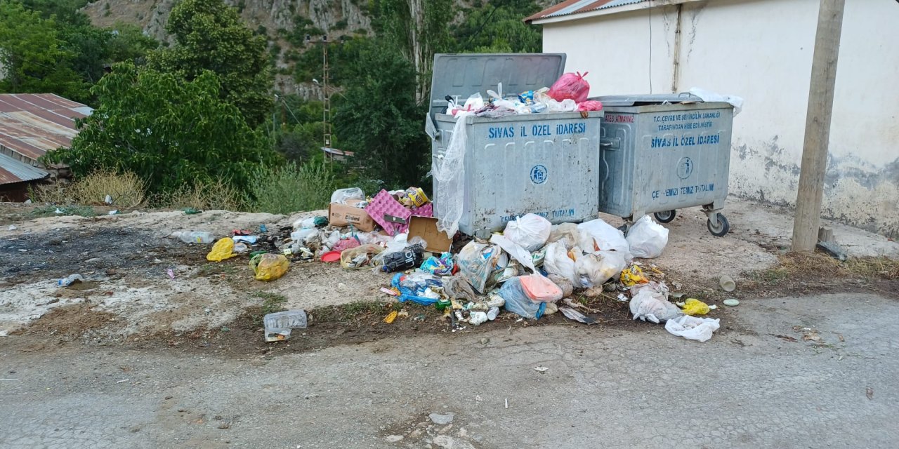 Sivas'ta köylerde çöp sorunu büyüyor