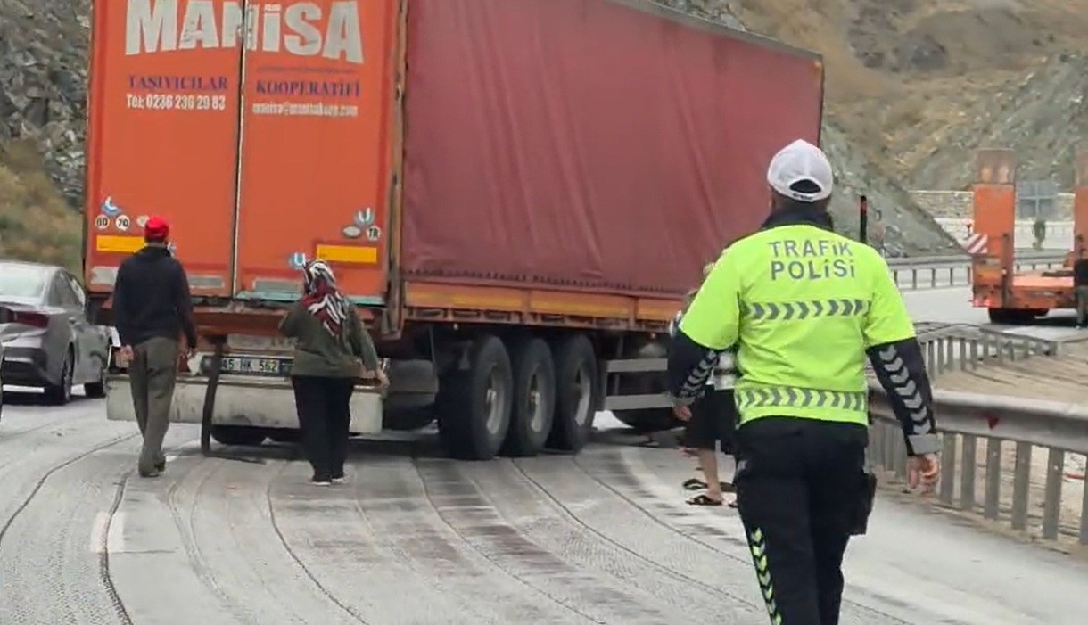 Sivas-Erzincan kara yolunda kaza