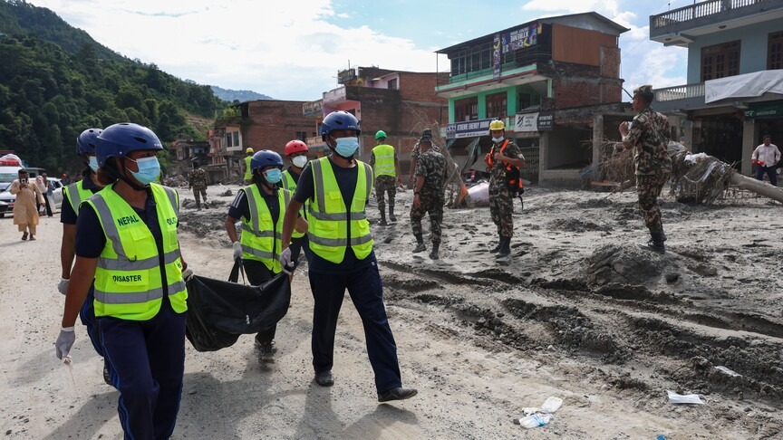 Nepal’deki selde bilanço ağırlaşıyor