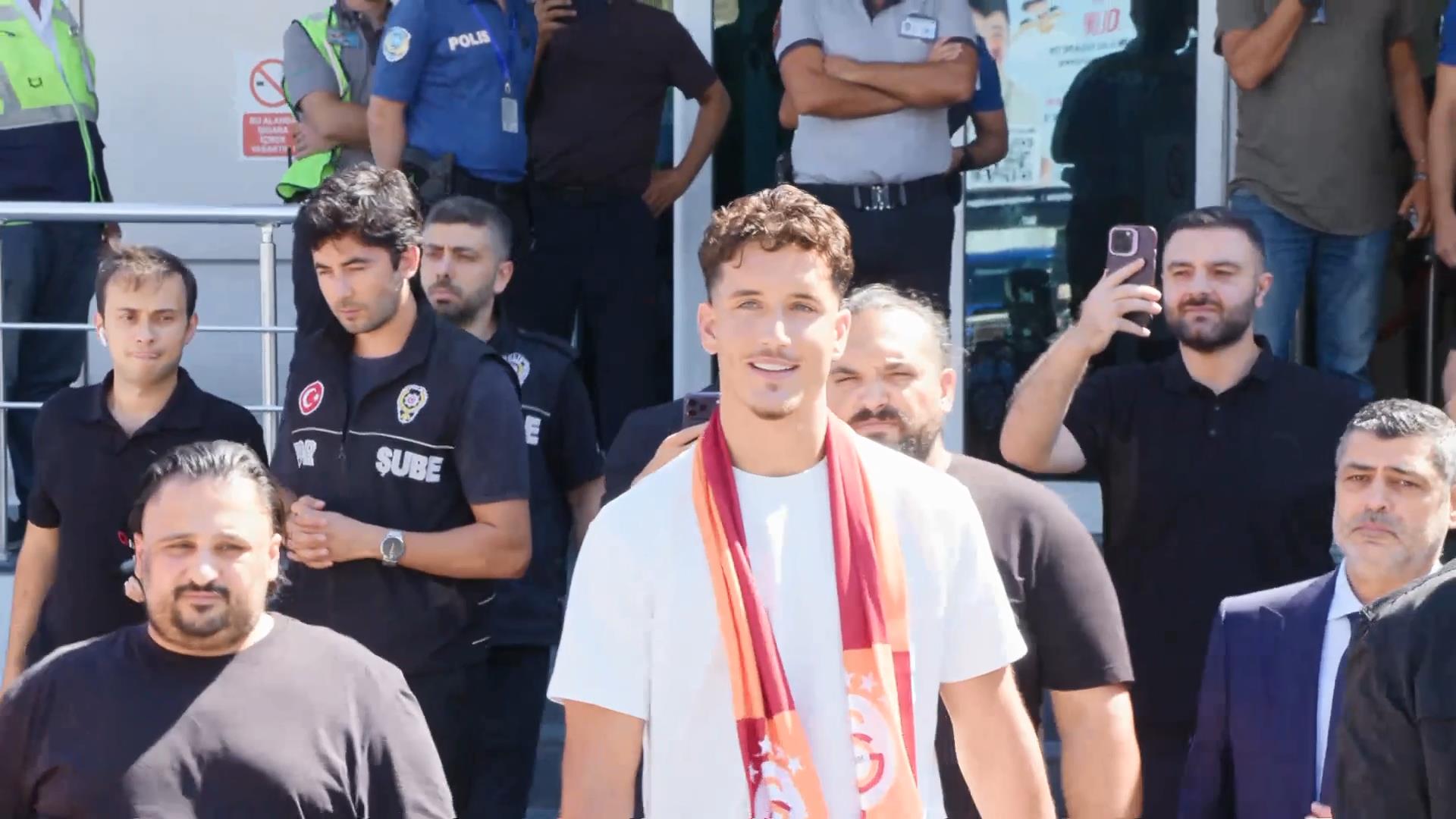 Galatasaray’ın yeni golcüsü İstanbul’da