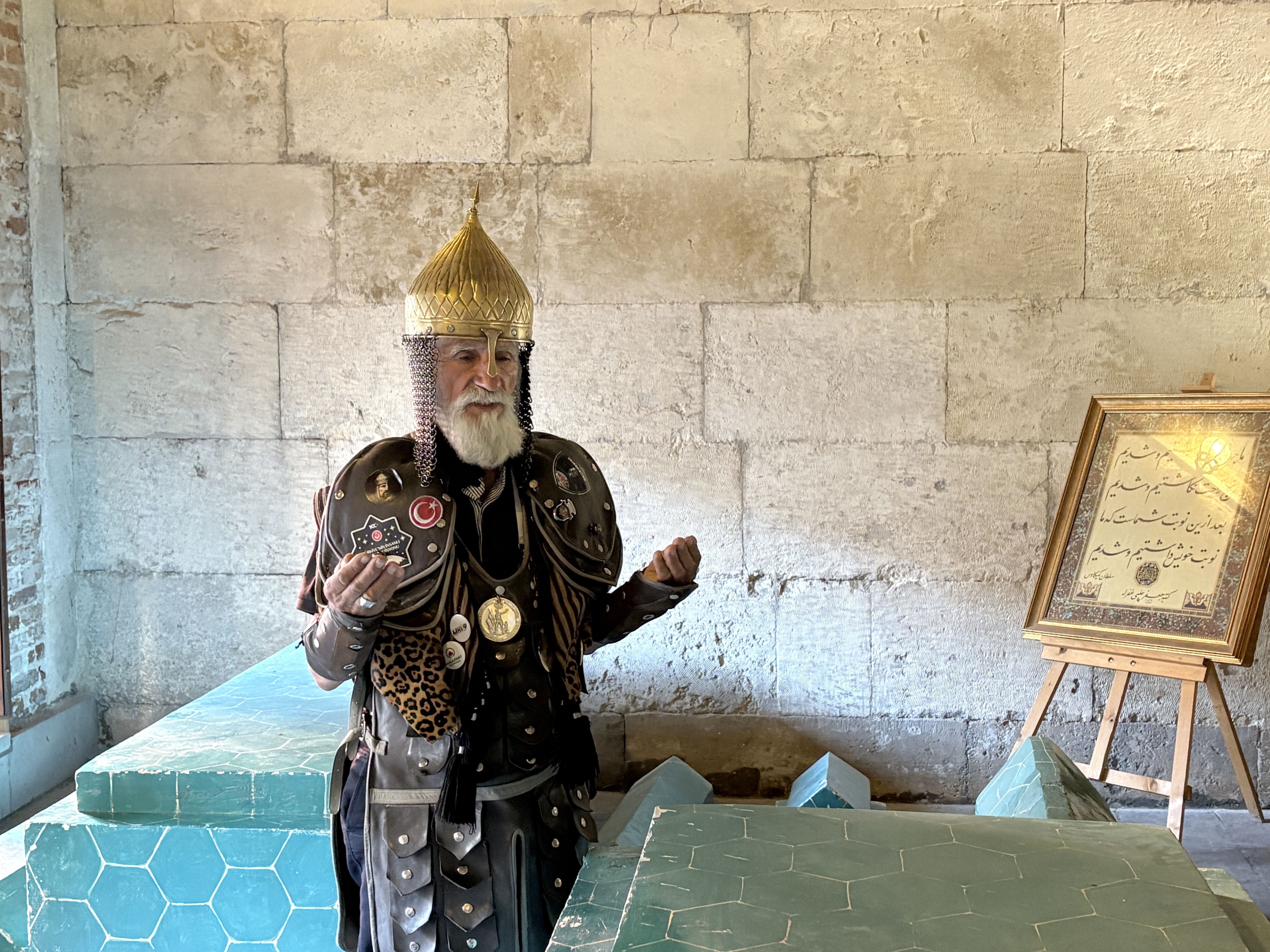 Sultan Alparslan kılığında 60 ili gezdi, son durağı Sivas oldu