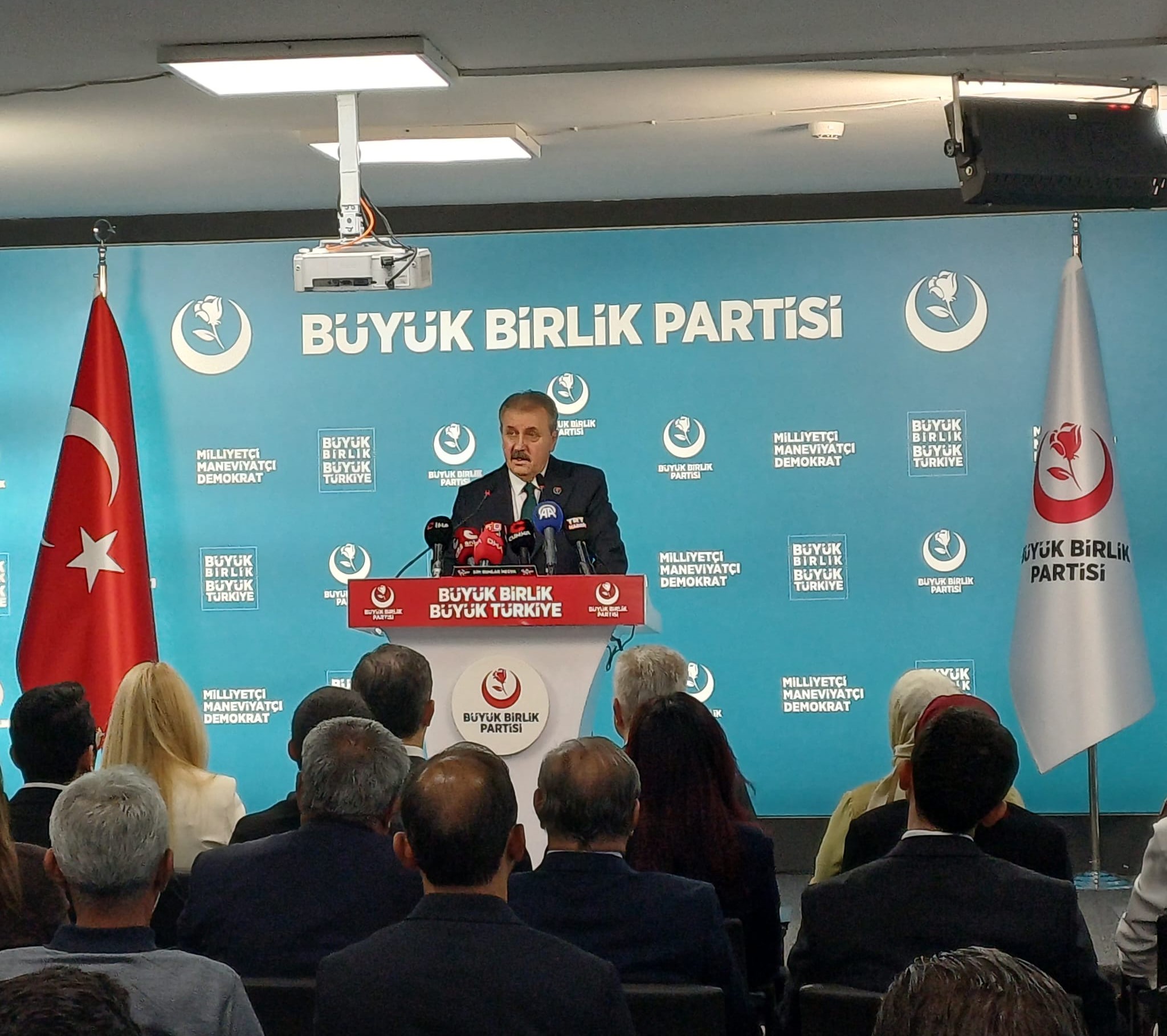 Kayıp mürettebat için tüm imkanlar seferber edildi
