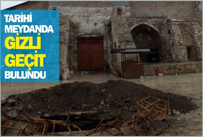 TARİHİ MEYDANDA ´GİZLİ GEÇİT´ BULUNDU