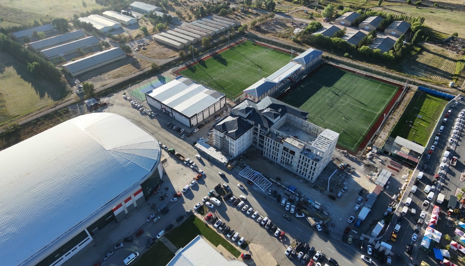 Sivas'ta Gençlik ve Spora 9 bin metrekarelik modern merkez