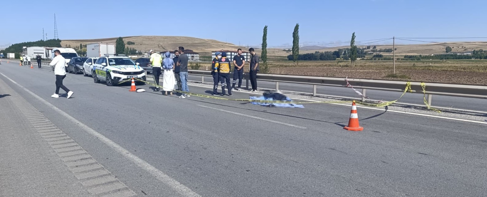 Sivas’ta motosiklet bariyerlere çarptı: 24 yaşındaki genç öldü