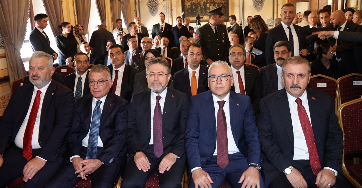 Bakan Yumaklı tarihi salonda Sivas Kongresi’ni izledi