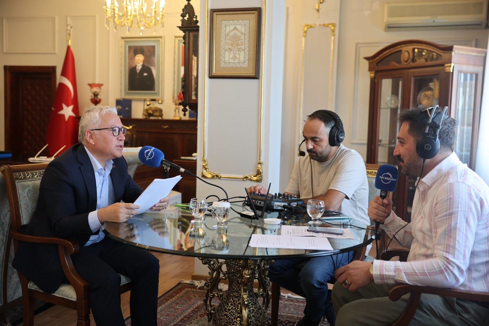 Vali Şimşek, Sivas’ın gündemini TRT Erzurum Radyosu’nda anlattı