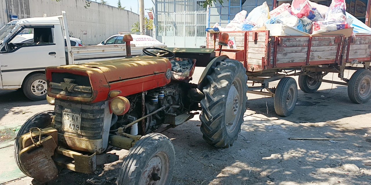 Traktörle 5 araç ile 2 ATM'ye çarptı