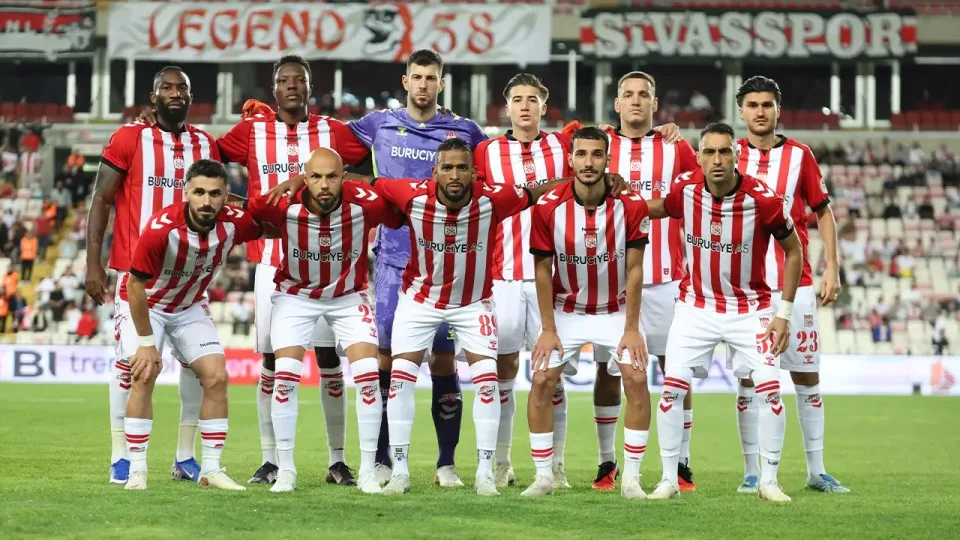 Sivasspor Antalya’da siftah yaptı: Yiğidolar ilk galibiyetini aldı