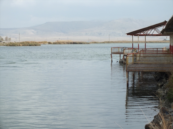 ULAŞ GÖLÜNDE  SONBAHAR SESSİZLİĞİ