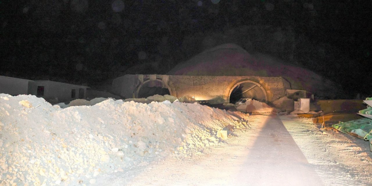 Sivas'ta ulaşımı rahatlatacak Geminbeli Tüneli’nde sona doğru