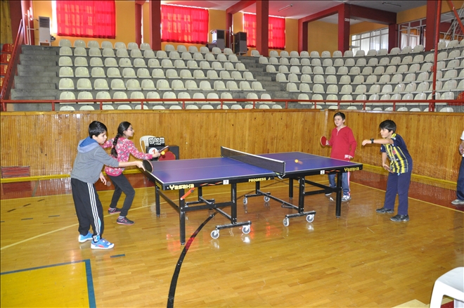 RAKETLER KÜÇÜKLERİN ELİNDE