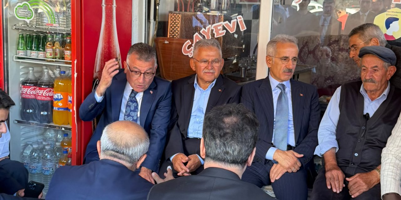 Bakan Uraloğlu, Sivas'ta esnafla bir araya geldi