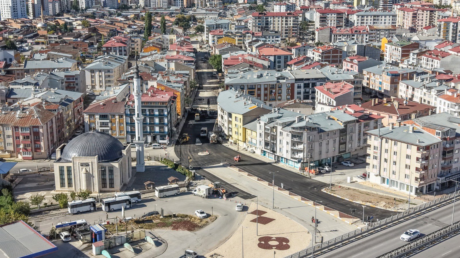Sivas’ta bir cadde daha yeni yüzüne kavuşuyor