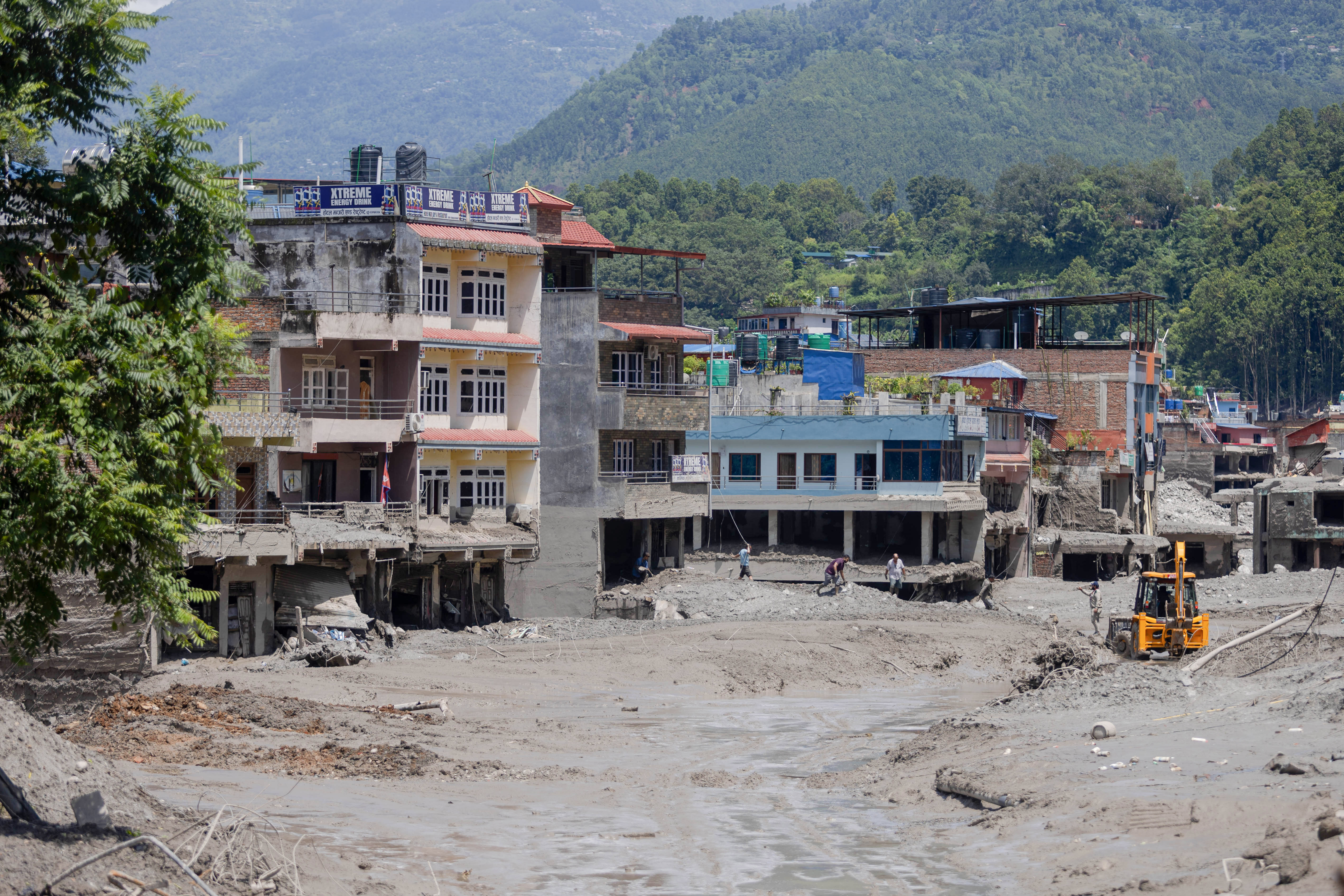 Nepal’de sel felaketinde bilanço ağırlaşıyor