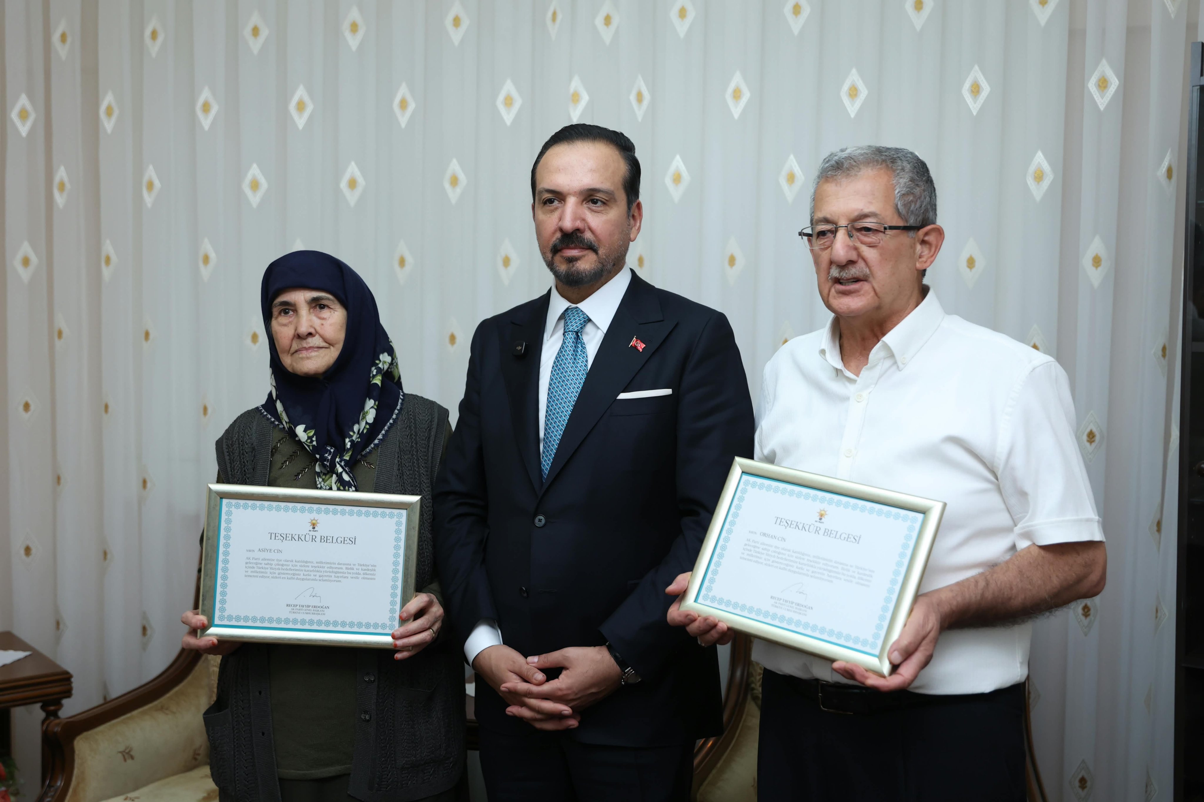 Sivas’ta AK Parti üyelerine teşekkür belgesi