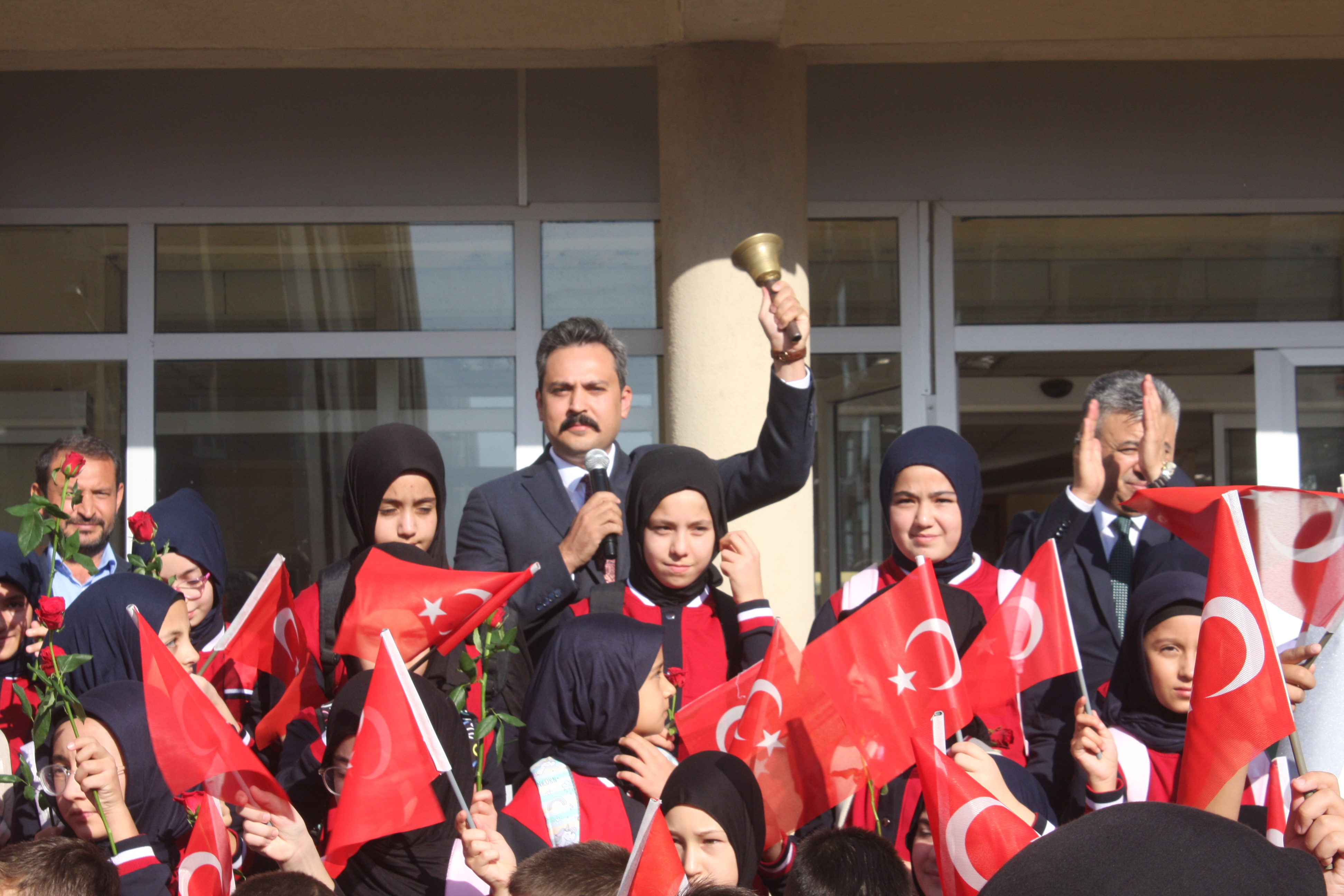Şarkışla’da ilk ders zili çaldı