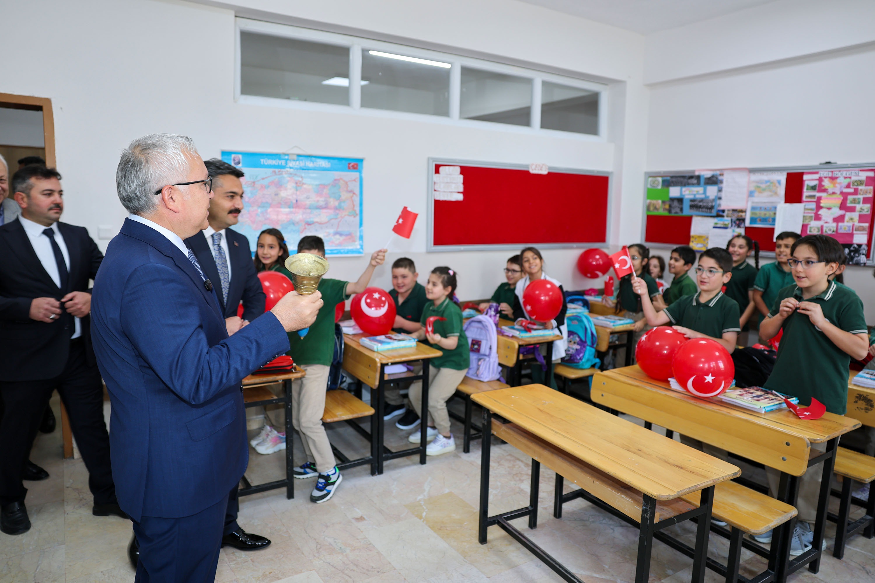Sivas’ta ilk ders zili kardeşlik temasıyla çaldı