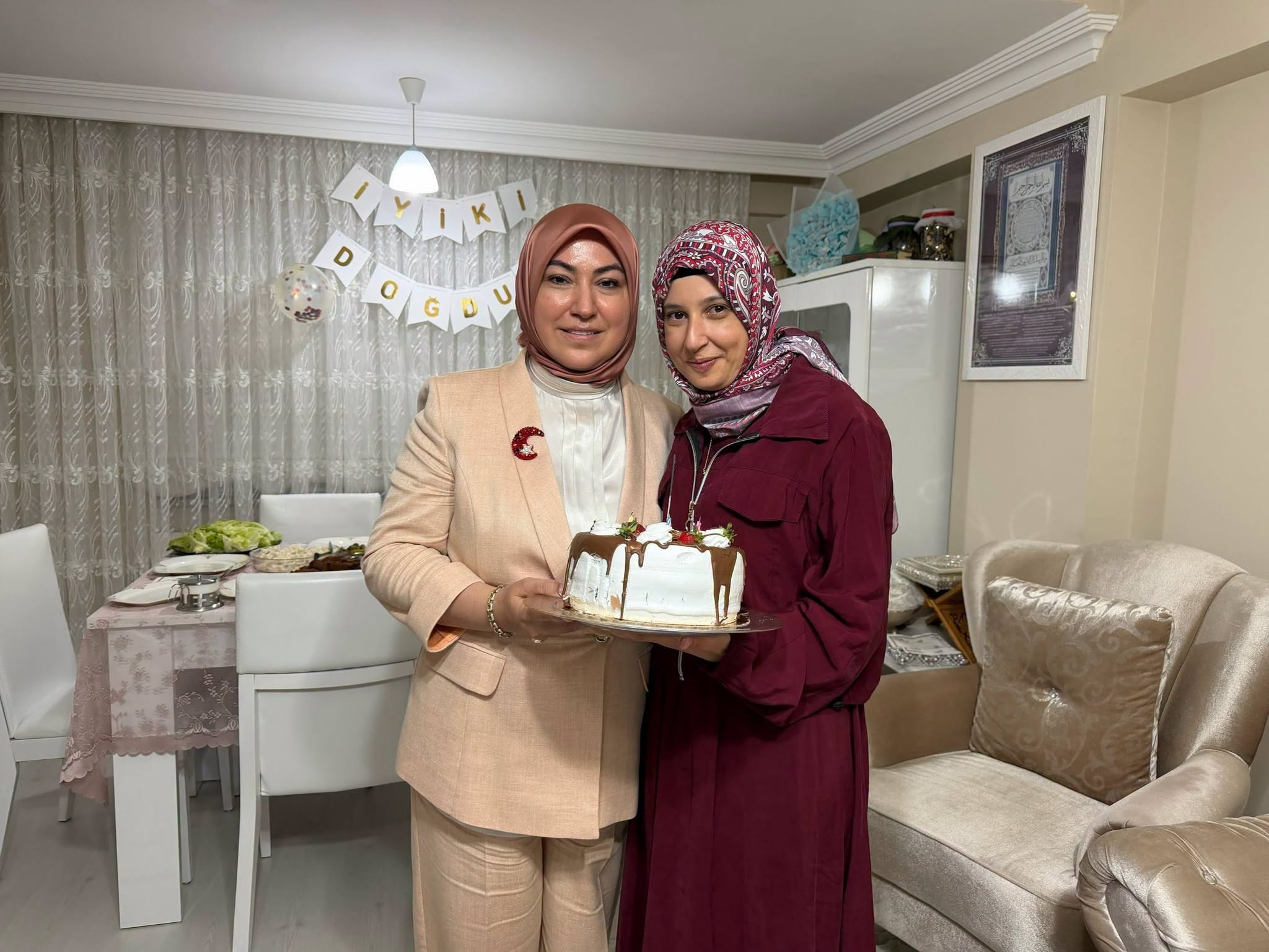 Toy, Dilek’in ilk doğum günü sevincini paylaştı