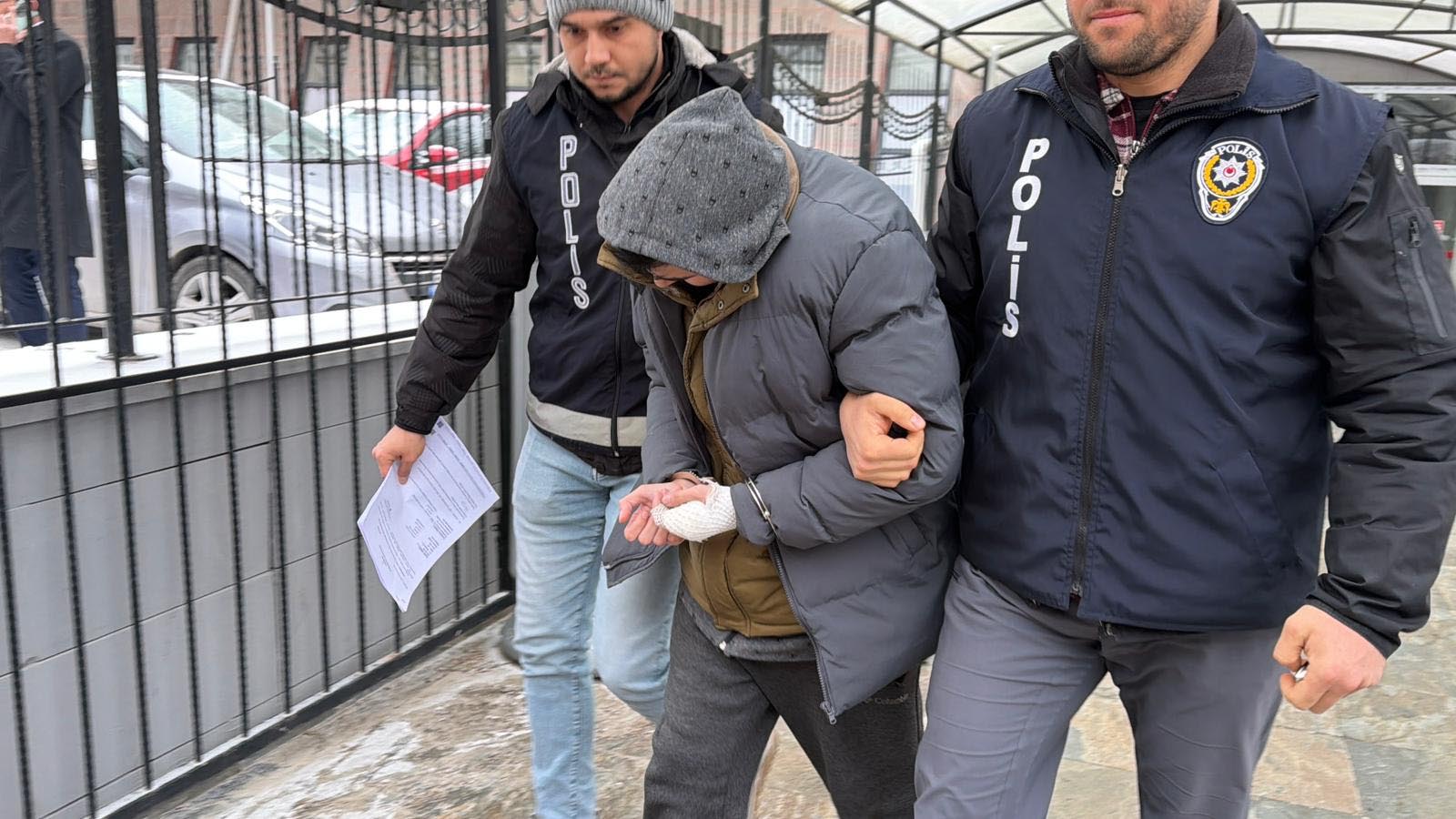 Sanık: Üvey babam anneme saldırdı, araya girdim